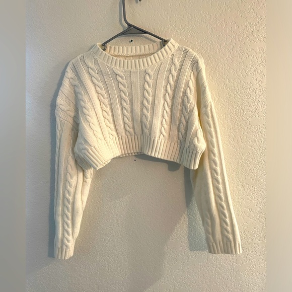 dazy Sweaters - DAZY white cropped sweater size small worn once so in perfect condition